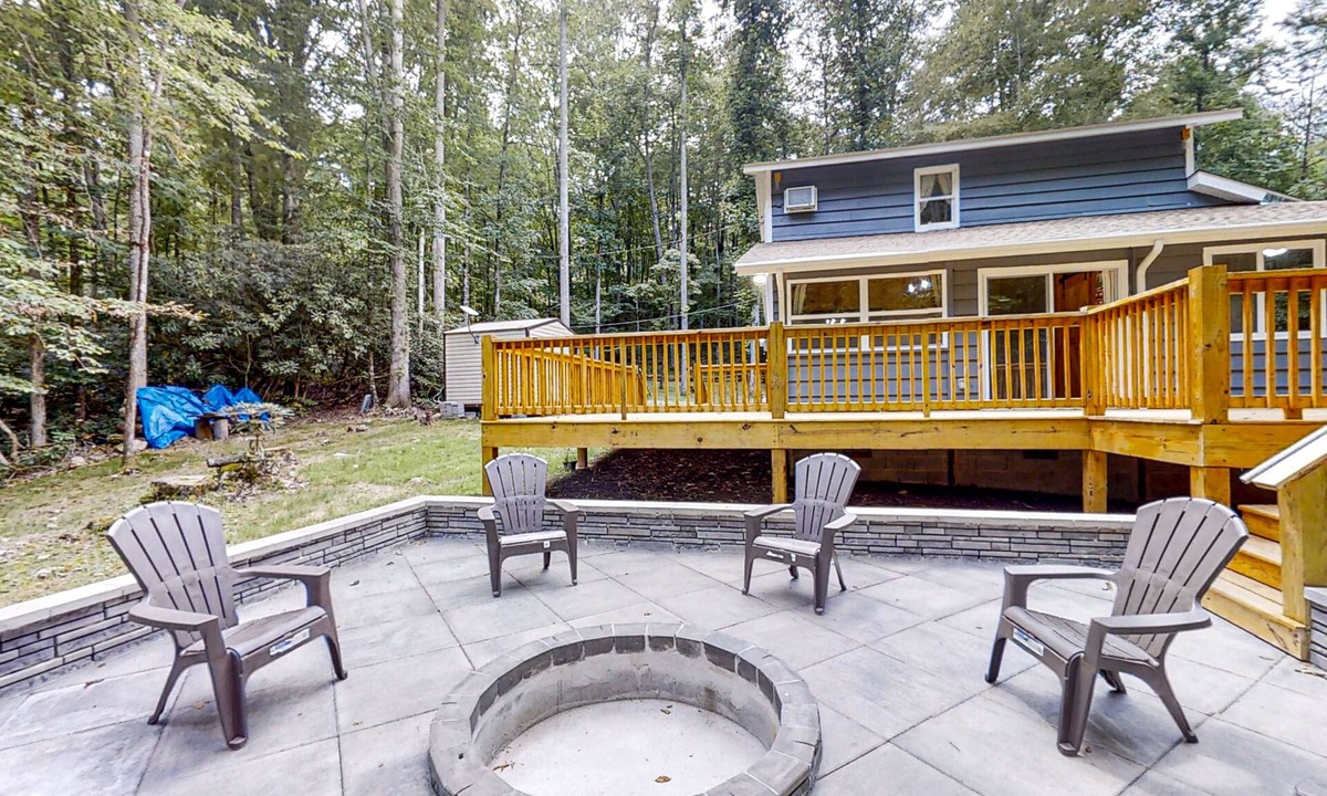Otto Cabin | The Little Dude Cabin | Rustic cabin in Franklin with water & wildlife views