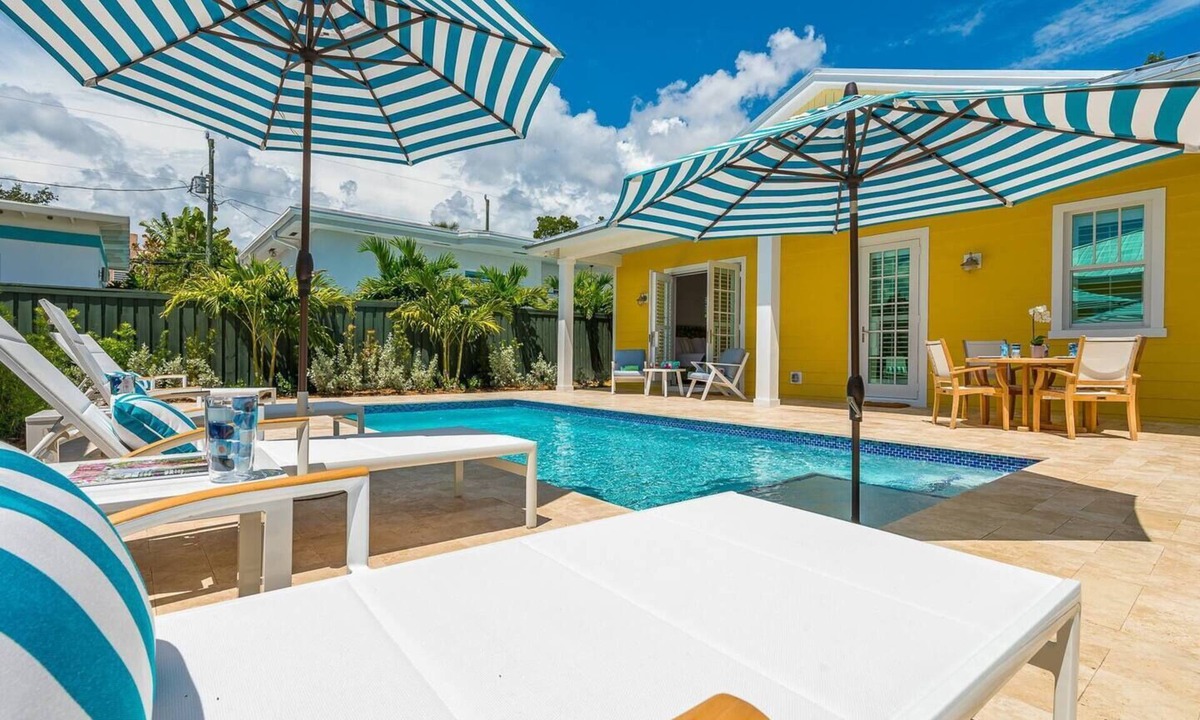Grandview Heights House | The Luxe Sunshine Villa w/*Private Pool House*