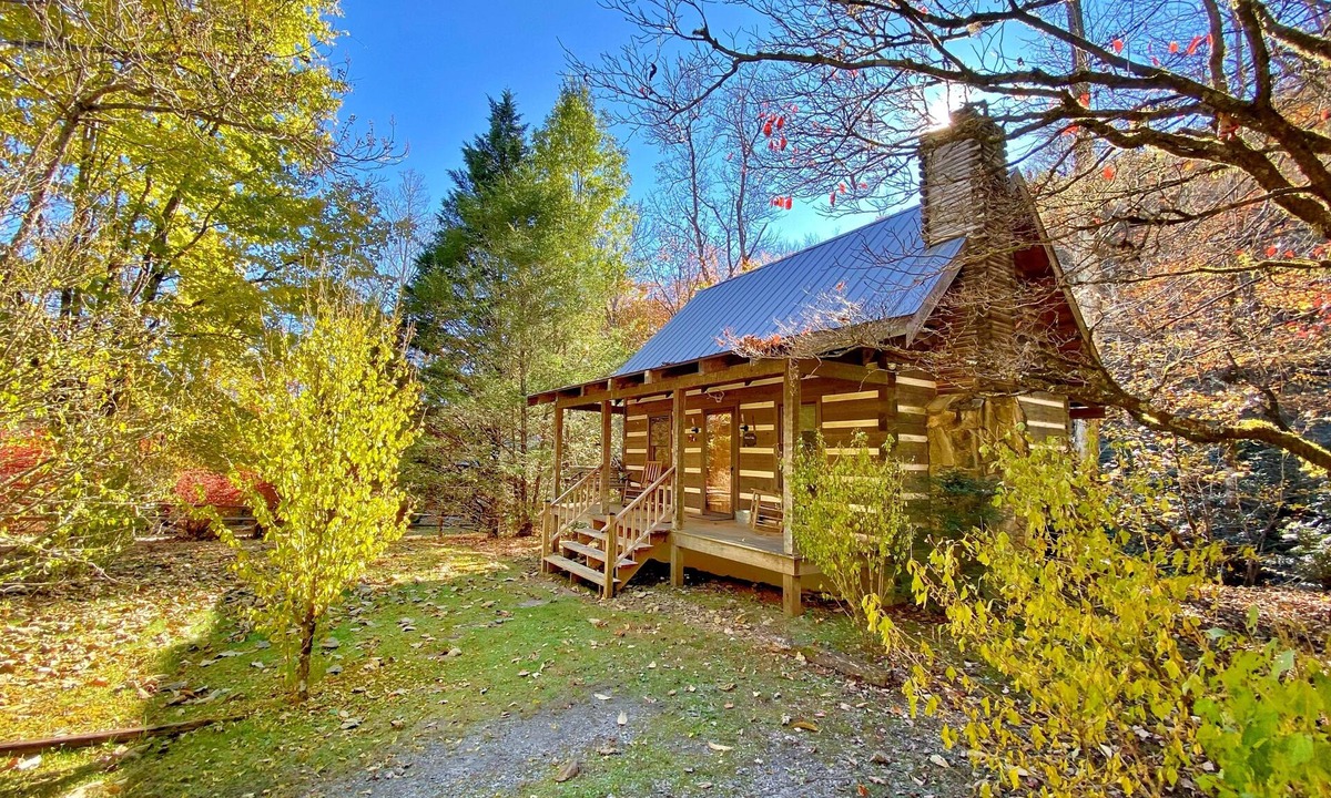 Otto Cabin | The Mountains are Calling! Visit Sassafras Rock | Turnstone Log Cabins