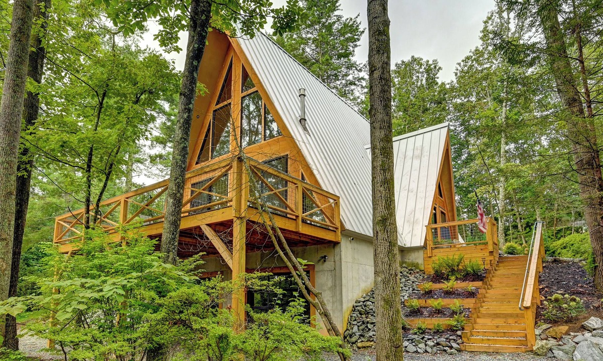 Valley Hill House | The Nest | 3 Side-by-Side Homes w/Hot Tub & Views