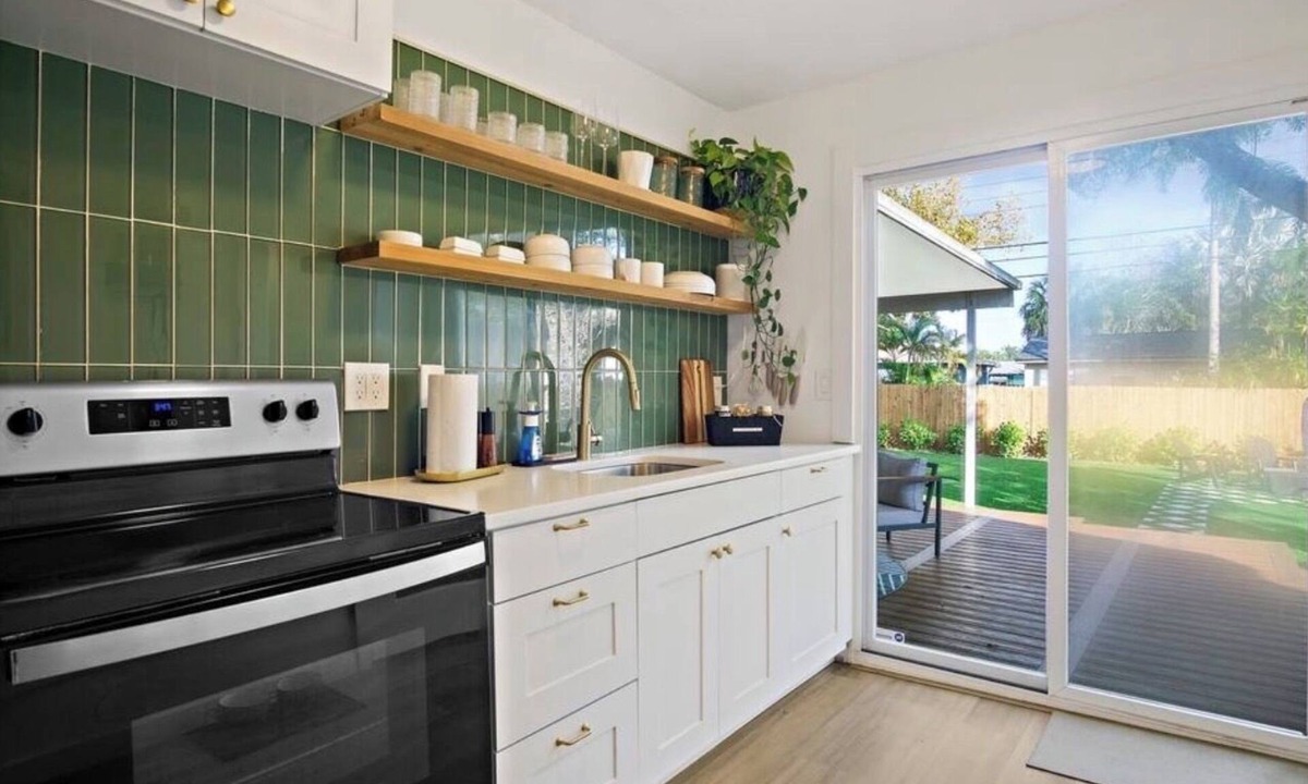 St. Petersburg House | The Nook at St Pete - Near Beach+Downtown! Backyard oasis + firepit.