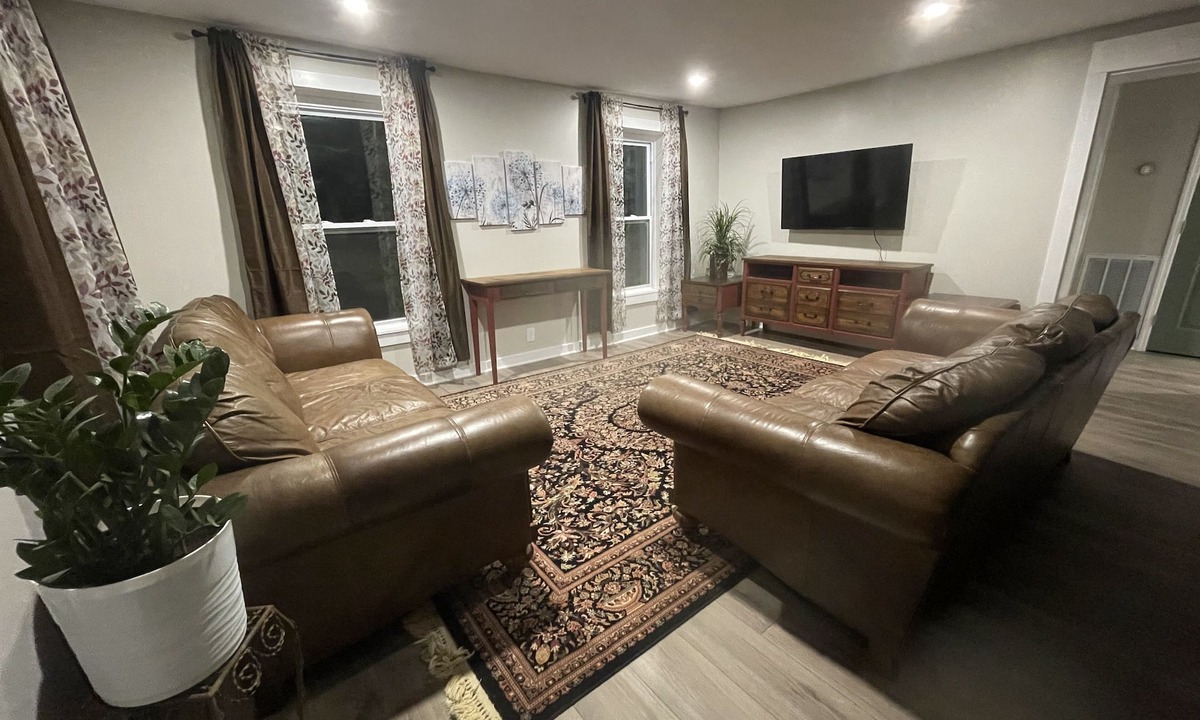 Ashley Oaks House | The Oak at Windrock- cozy farmhouse on 2 acres