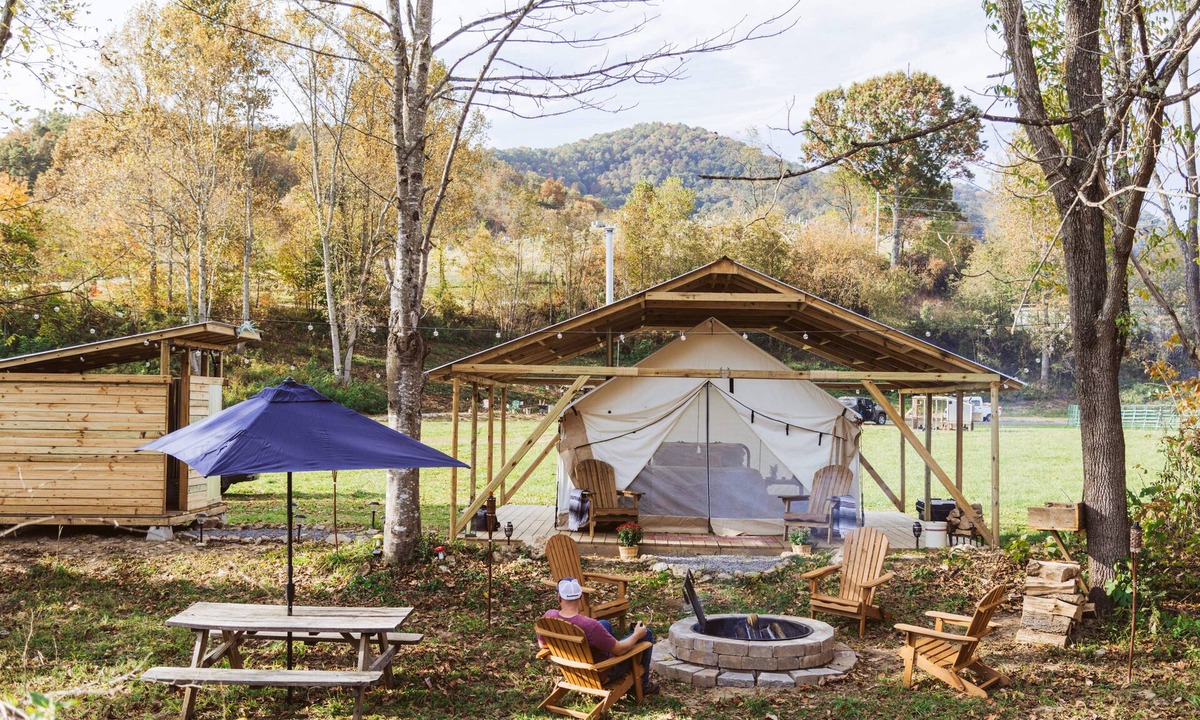 Clyde RV Rental | The Outpost at Ferguson Farms Glamping Tent