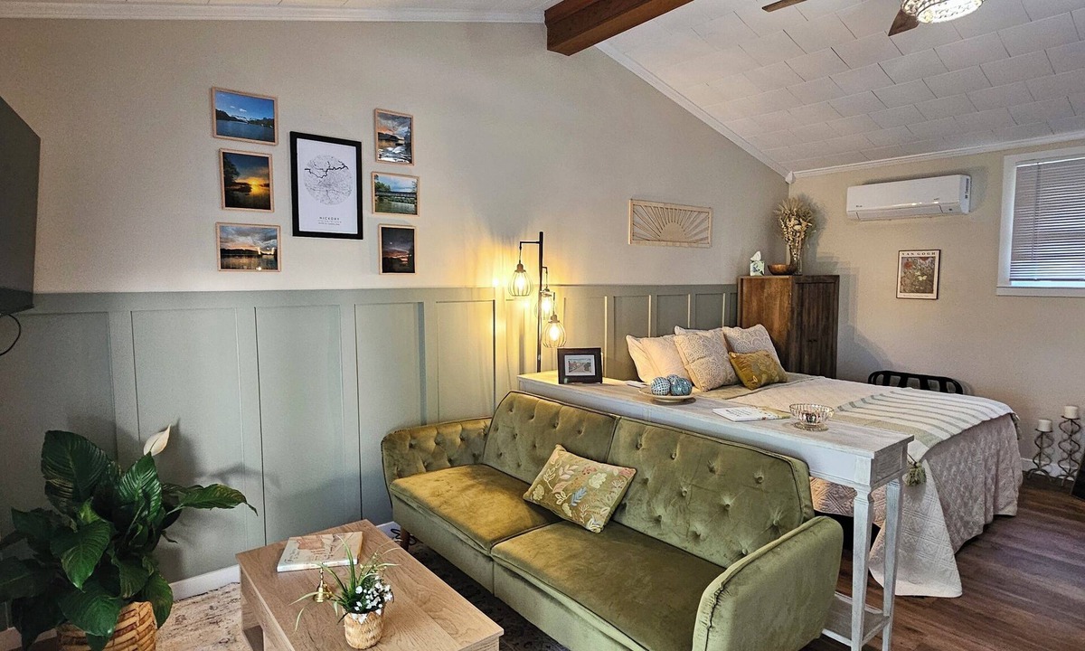 Hickory Apartment | The Poppy Seed - Cozy Lakefront Studio on Lake Hickory