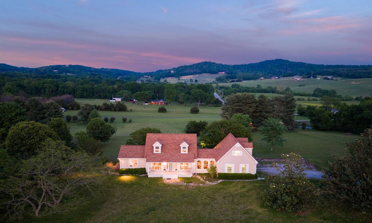 Nolensville House | The Porch on Puckett Lane, peaceful countryside escape in Nolensville