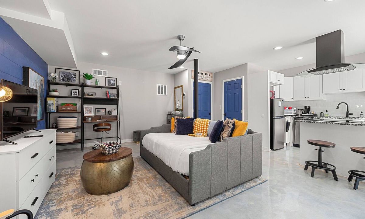 Sylvan Hills Apartment | The Rhitreat - Studio, 10 Min Downtown & Airport