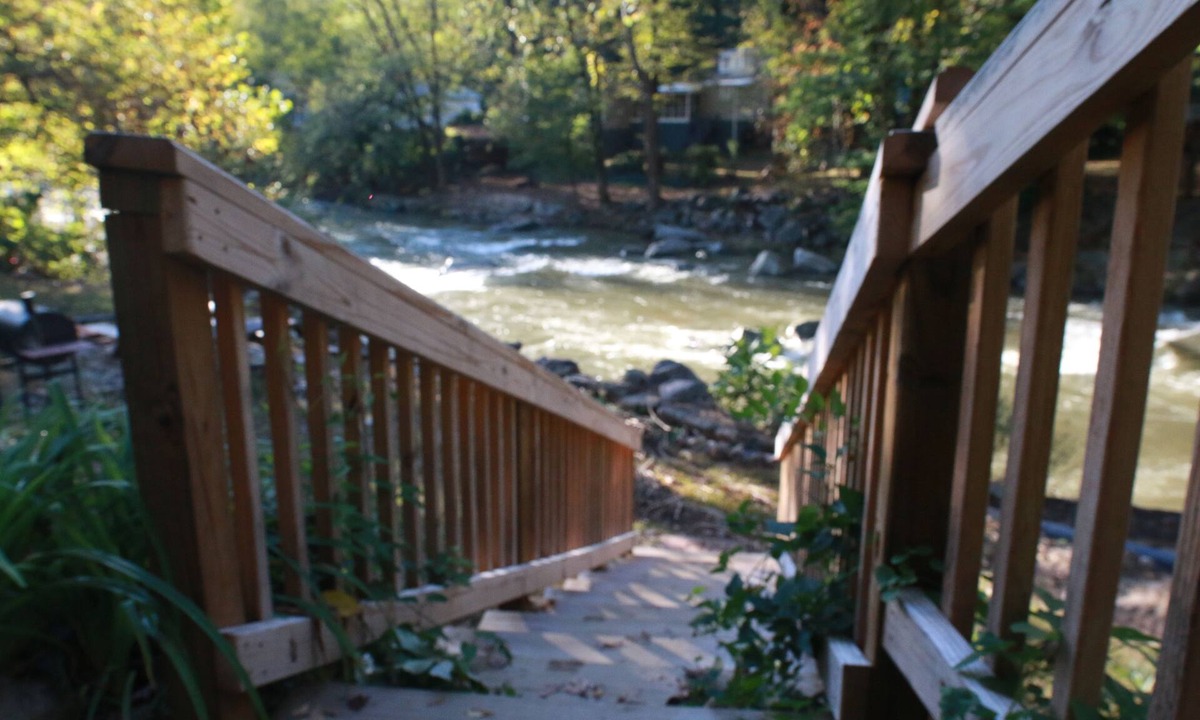 Chimney Rock Cabin | The Riverside Lodge at Chimney Rock