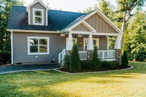 Skyland House | The Romantic Hickory Cottage