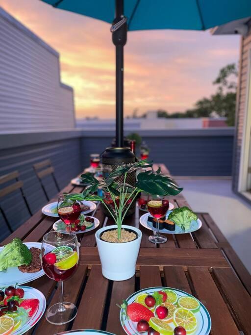 West Philadelphia Apartment | THE ROOFTOP OASIS