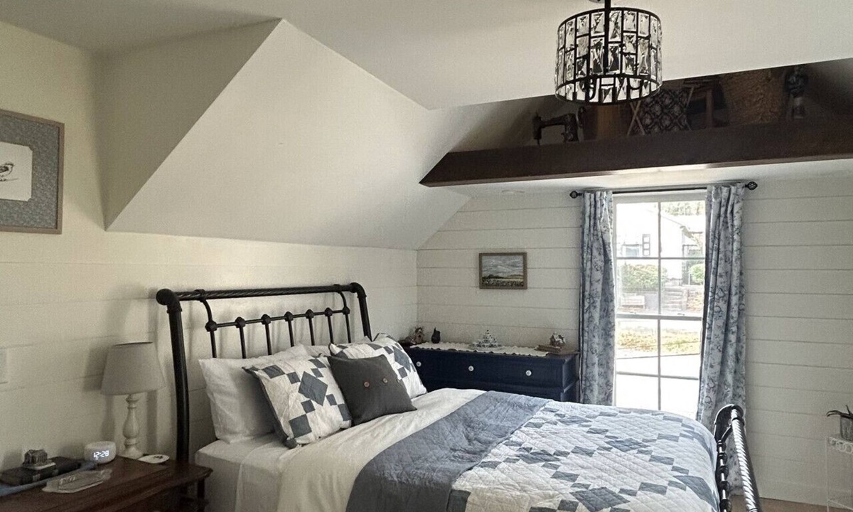 Ball Ground Bed & Breakfast | The Ruby Lee Room at The Ball Ground House