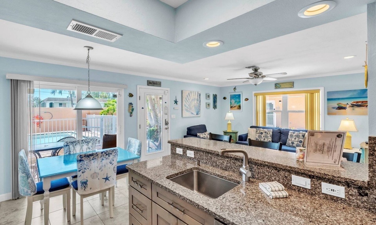 Holmes Beach House | The S 2a 1 Bedroom Villa by RedAwning