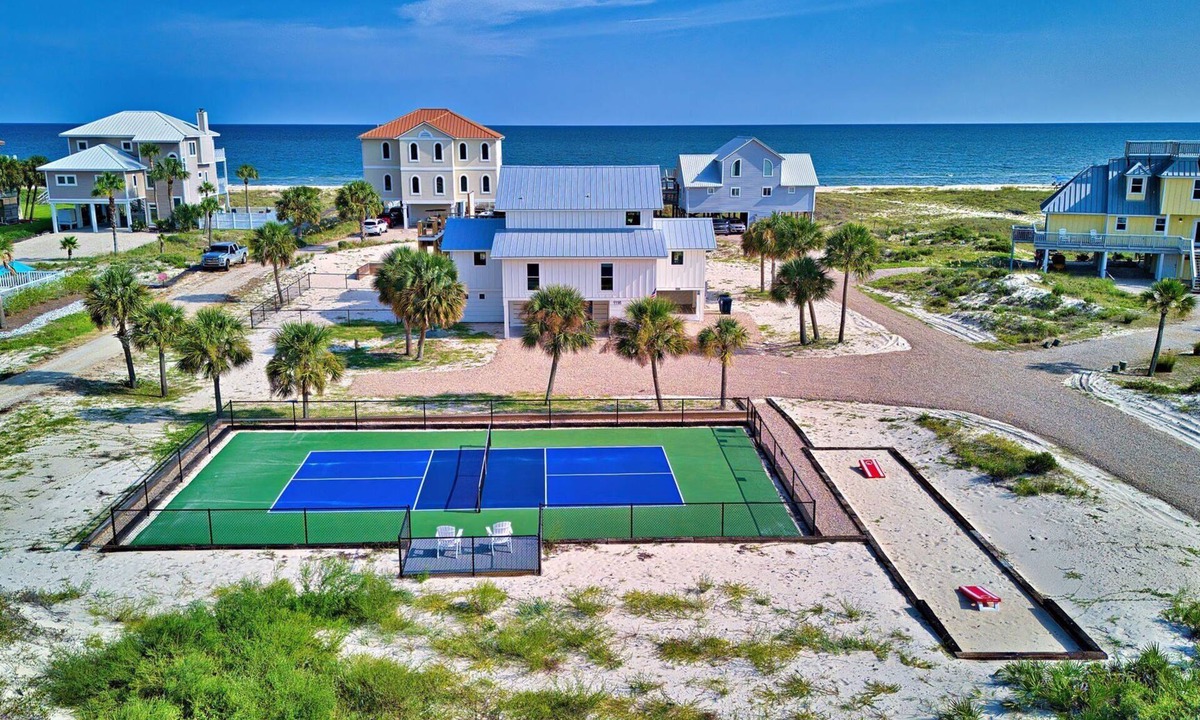 East End House | The Salty Pickle - Beach front access, Pickleball Court, Pool, Hot Tub!