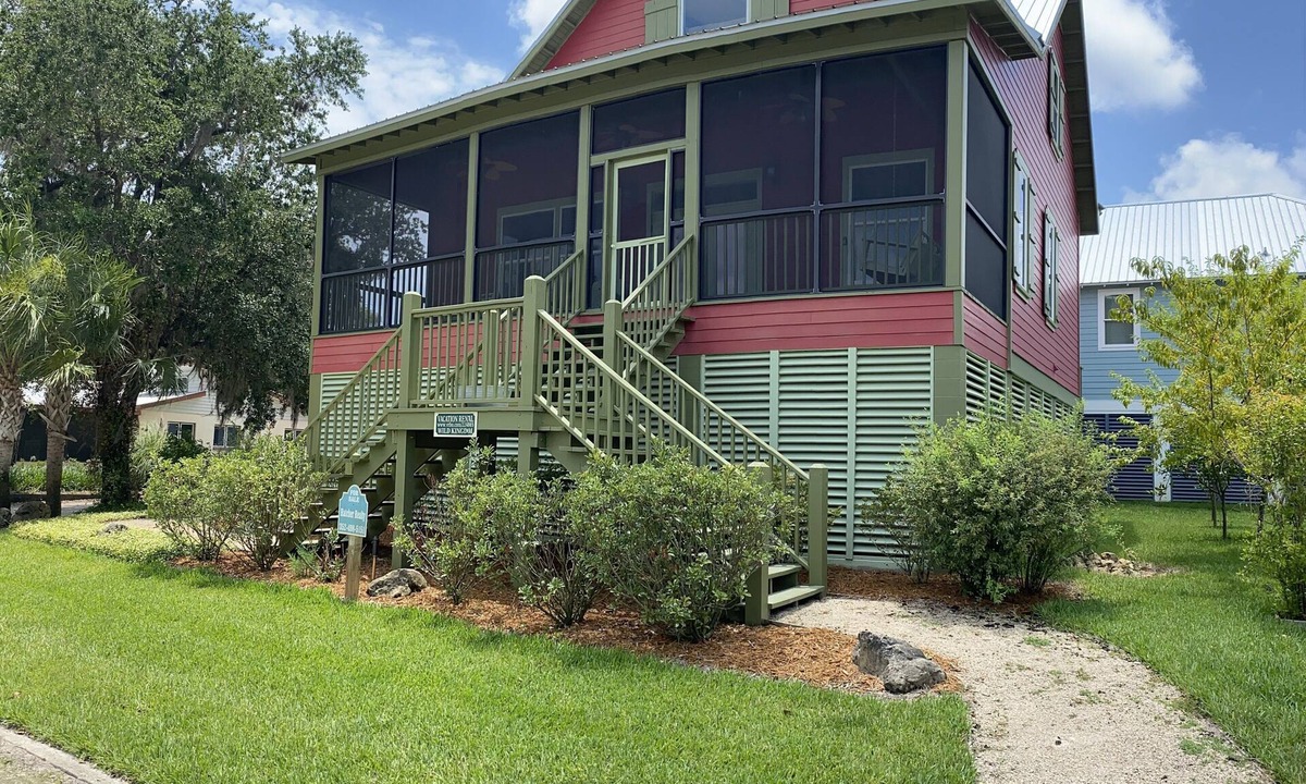 Steinhatchee House | The Salty Siren- Steinhatchee Landing Resort Sleeps 9 -New High Speed Internet