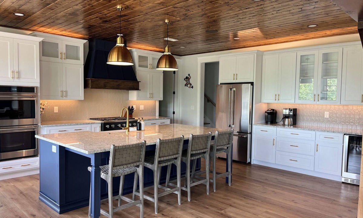 Andersonville House | The Sapphire House- 2 year old open floor plan home! 5BR sleeps 20, w/boat slip