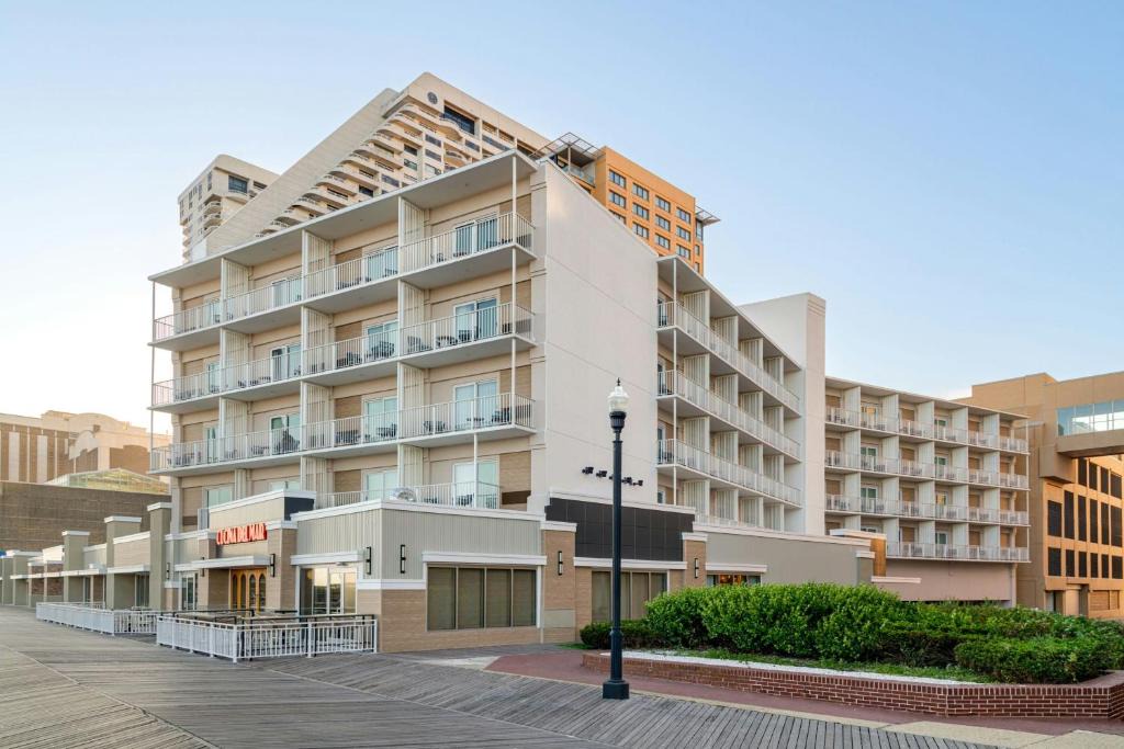 Atlantic City Hotel | The Seahaus Hotel, Atlantic City Boardwalk, a Tribute Portfolio Hotel
