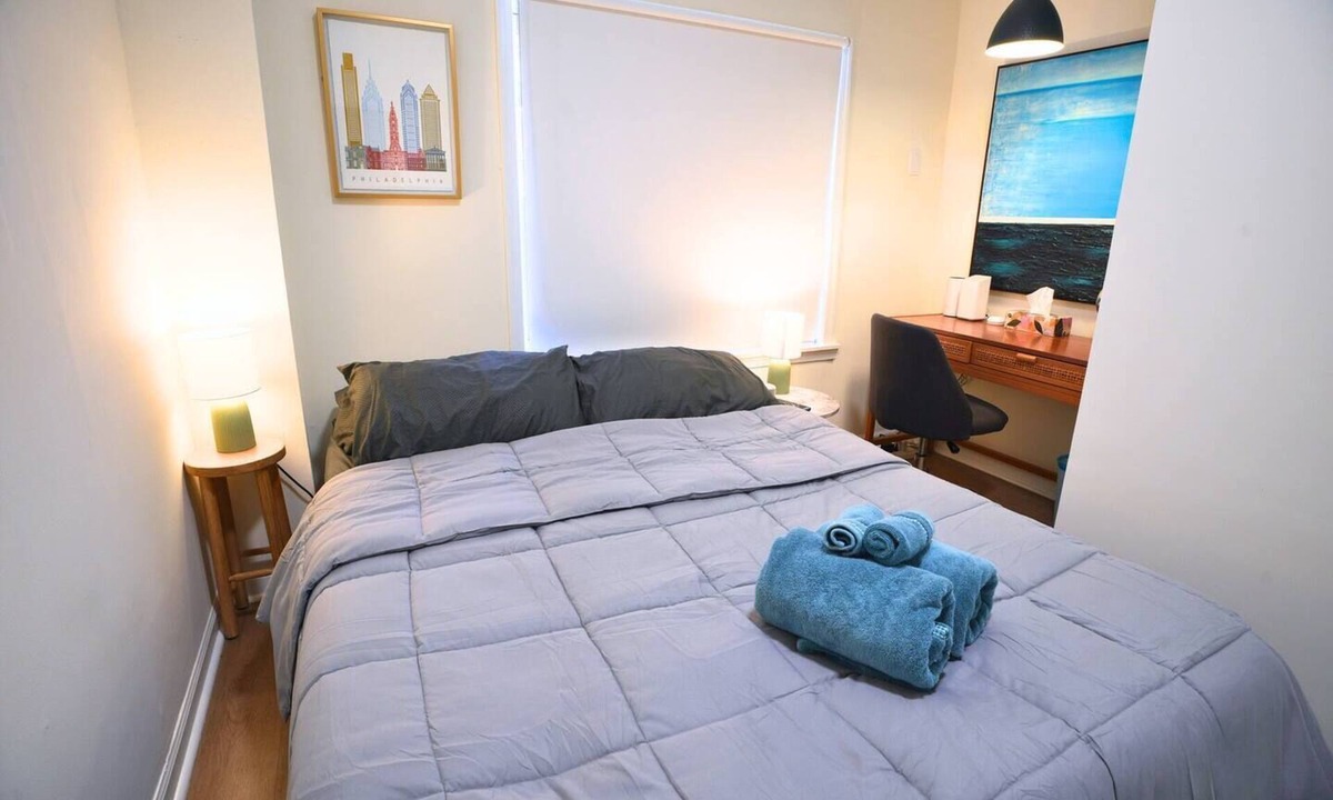 Dickinson Narrows Apartment | The South Philly Cove - Cozy APT with backyard near Stadiums and Center City
