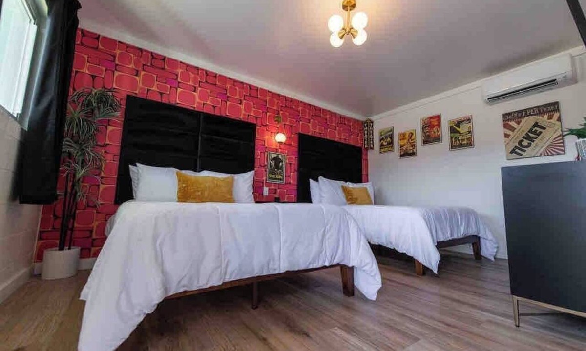 Trenton Hotel | The Space Age - Retro 1960s Motel Near Chattanooga
