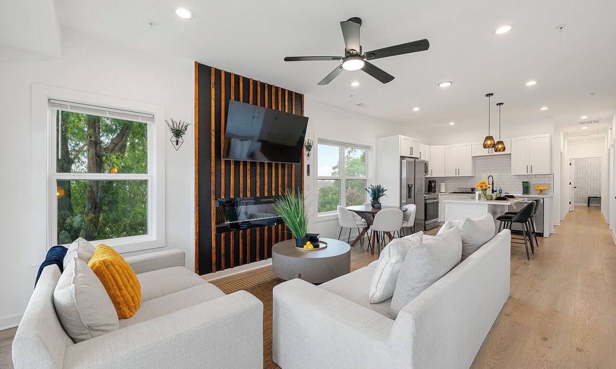 Sylvan Hills Apartment | The Sunroom - 3BD Condo w/King Bed Suite & Gated Parking