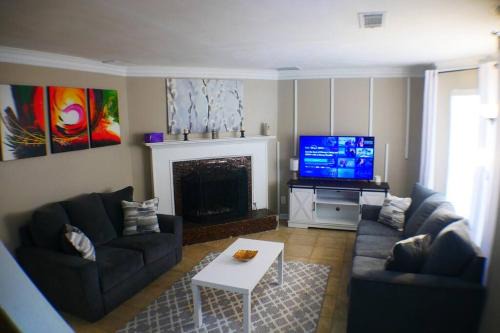 Smyrna House | The Trace Elegant Eclectic Home with patio in Smyrna Ga