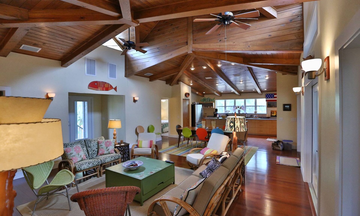 Crystal River House | The Tree House - Family Friendly, Great Yard, Waterfront