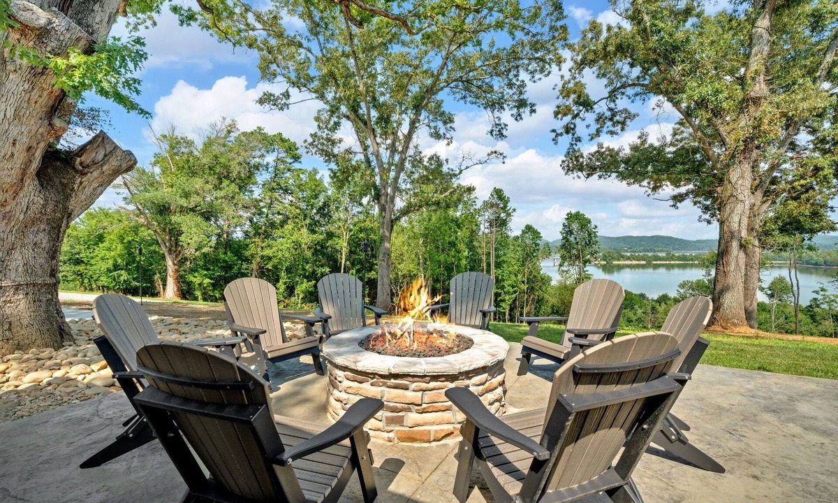 White Pine House | The Trestle View