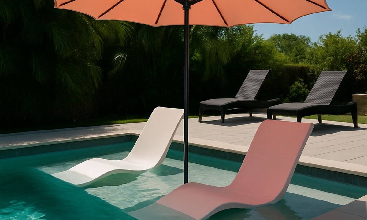 East Naples House | THE TURTLE, Brand New Heated Pool, 10 minutes to Downtown Naples, 5th Ave. Beach