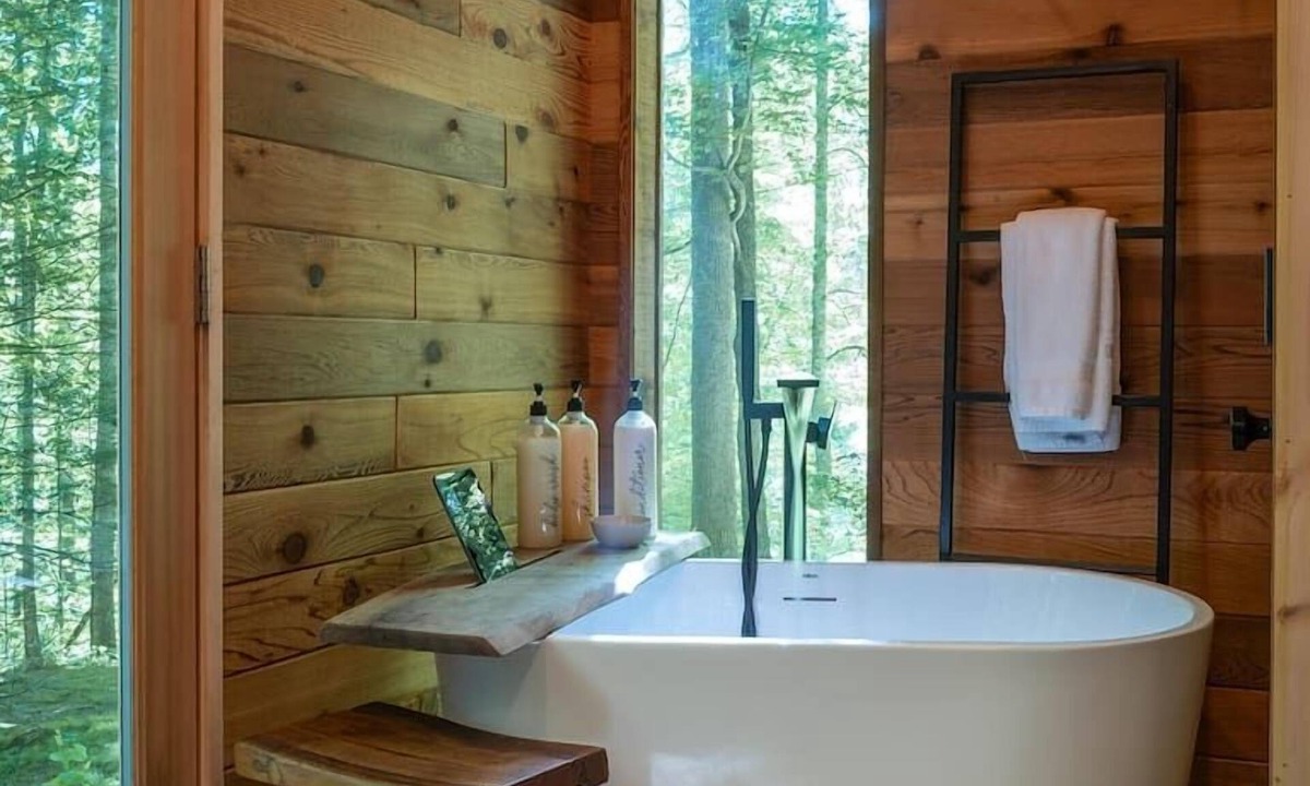 Sylva House | The Twig, Outdoor Shower, Deck, and Cozy Chimney!