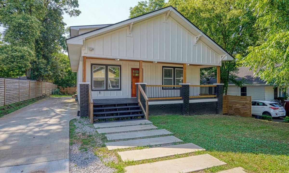 Dunean House | The Urban Oasis: 3 Bedrooms, 2 Baths, 100% Entertainment