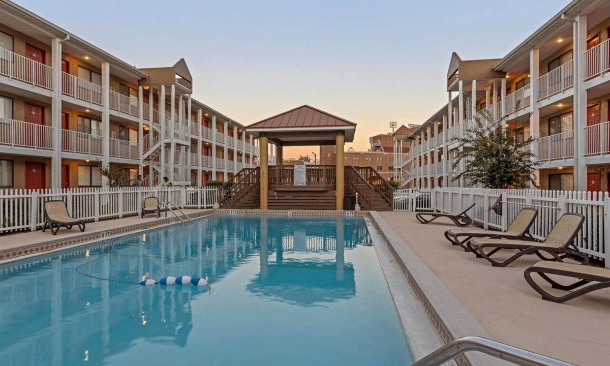 Tallahassee Condo | The Ward - Resort Style Gameday Condo