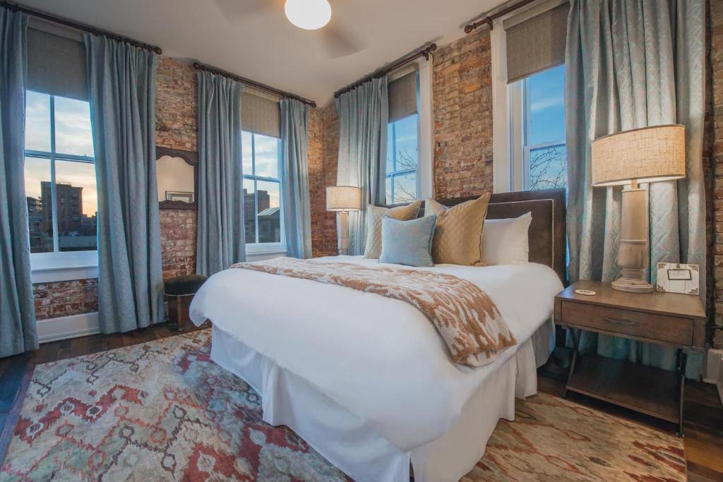 Downtown Asheville Hotel | The Windsor - Asheville