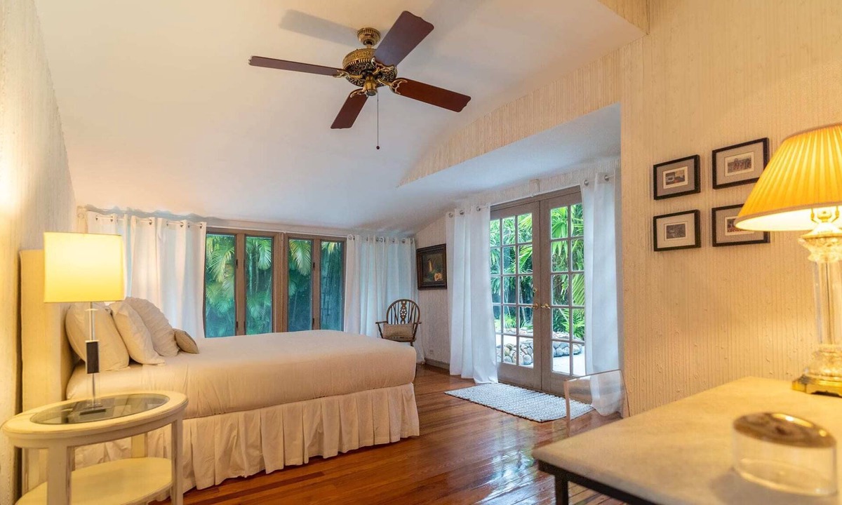 Southwest Coconut Grove House | The Writers Retreat- Lush Garden With Pool