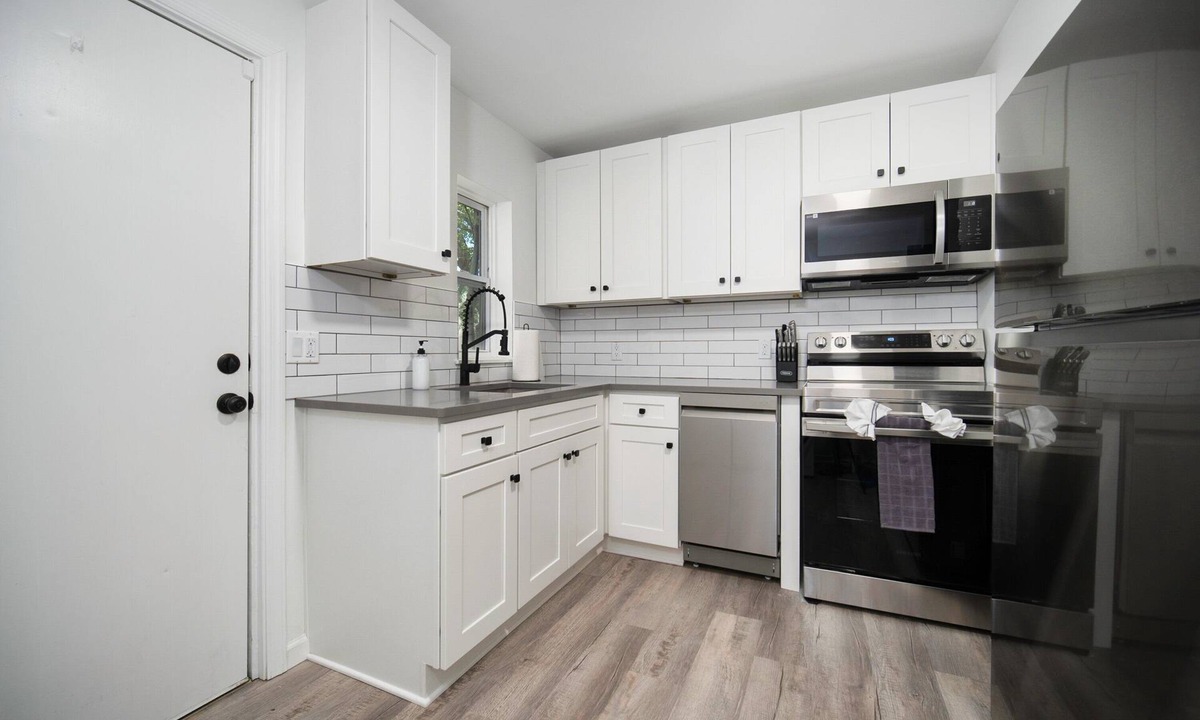 Murray Hill Apartment | This apartment is a 2 bedroom(s), 1 bathrooms, located in Jacksonville, FL.