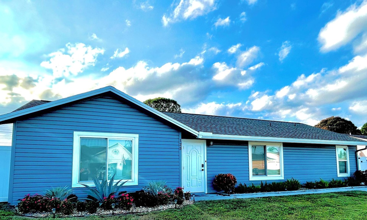 Royal Palm Beach House | This Charming 3-bedroom house in Royal Palm Beach offers comfort and style!