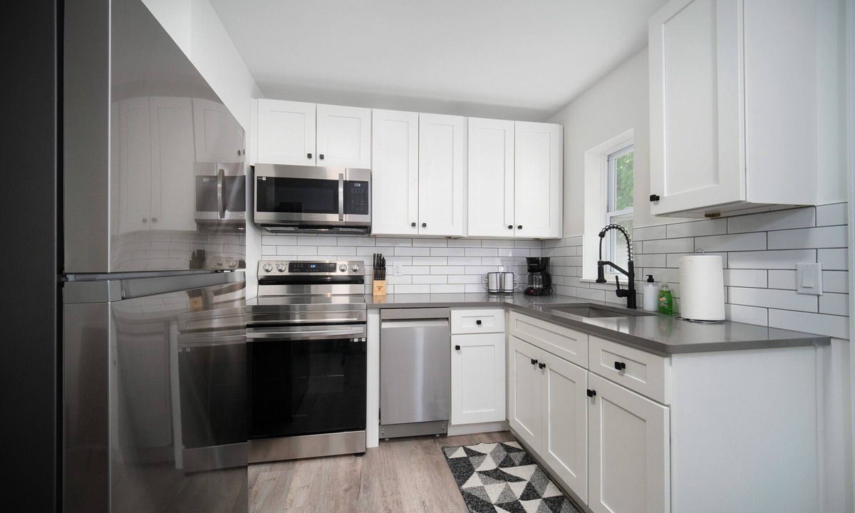 Murray Hill Apartment | This duplex is a 4 bedroom(s), 2 bathrooms, located in Jacksonville, FL.