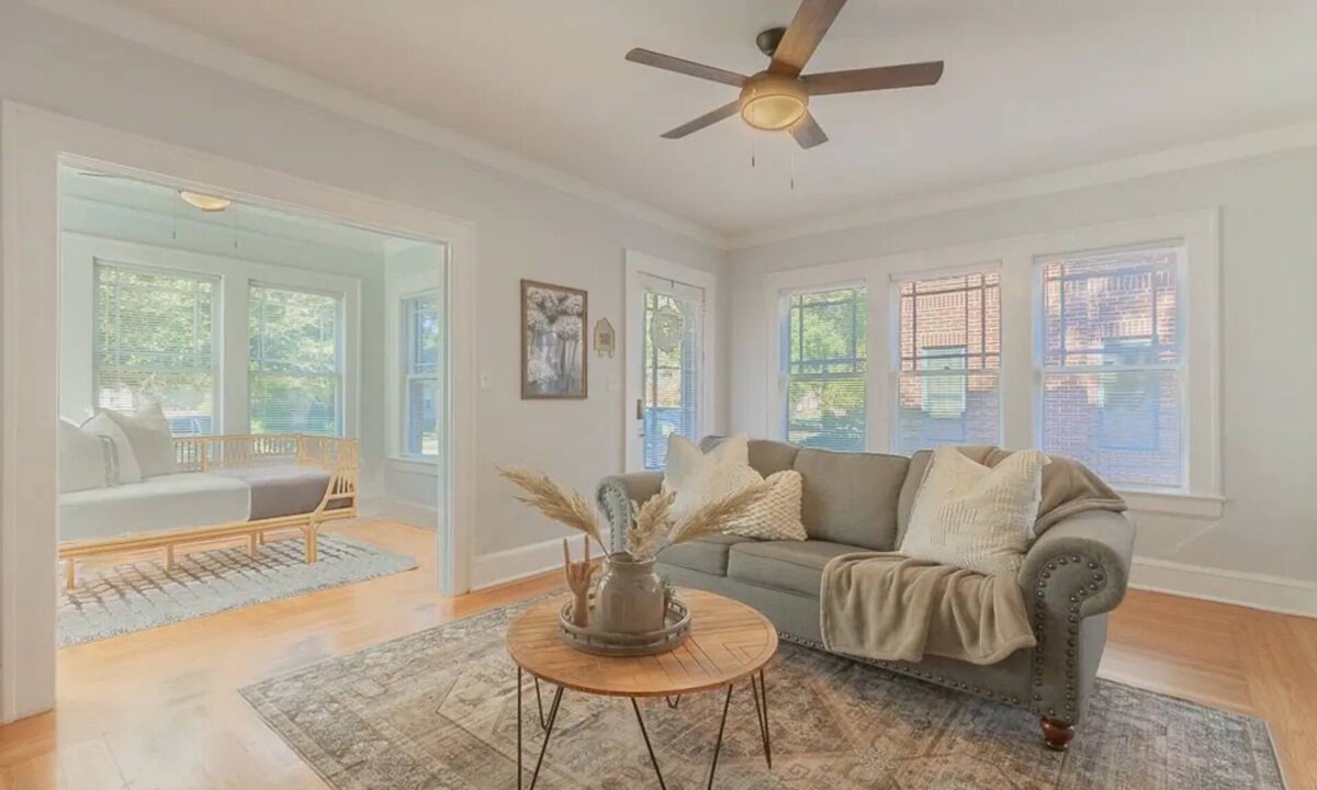 Riverside House | This house is a 1 bedroom(s), 1 bathrooms, located in Jacksonville, FL.