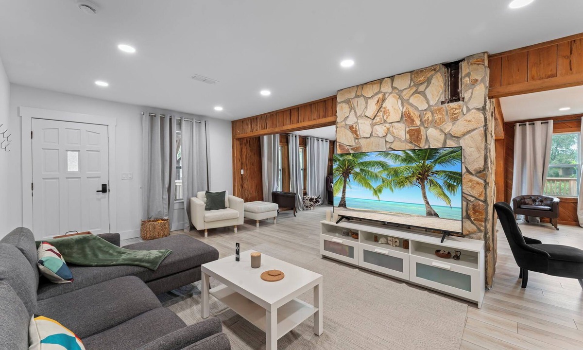Orange Park House | This house is a 3 bedroom(s), 3 bathrooms, located in Orange Park, FL.