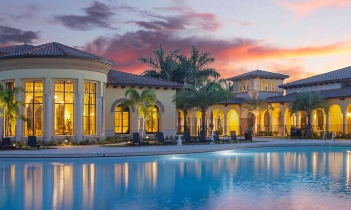 Gran Paradiso House | This townhouse is a 3 bedroom(s), 2.5 bathrooms, located in Venice, FL.