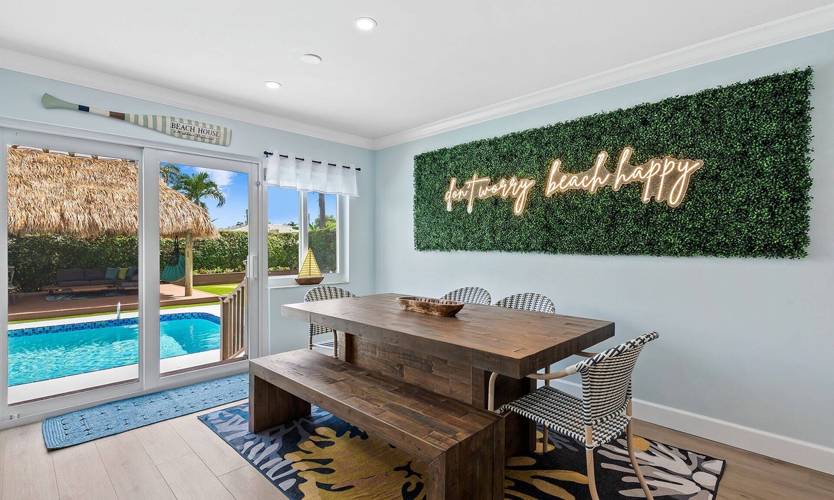 Dania Beach House | ⛳️ TIKI PARADISE! Pool, putting green, arcade, kids’ playset!