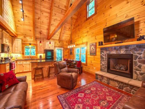 Maggie Valley House | Timber Cabin with Hot Tub and Outdoor Space