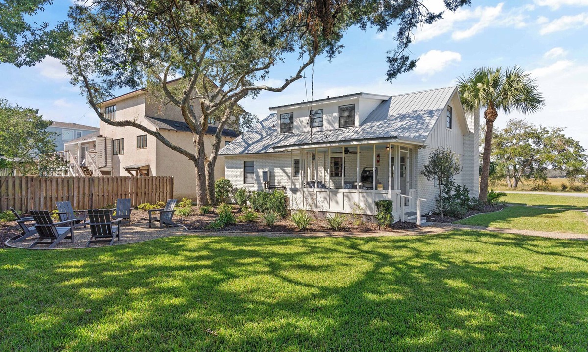 East Beach House | Toddy Cottage located on East Beach, sleeps 10