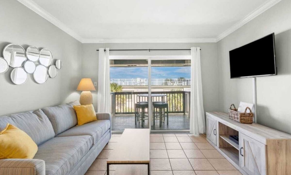Fernandina Beach Condo | Top Floor Beach Access Pool Amelia