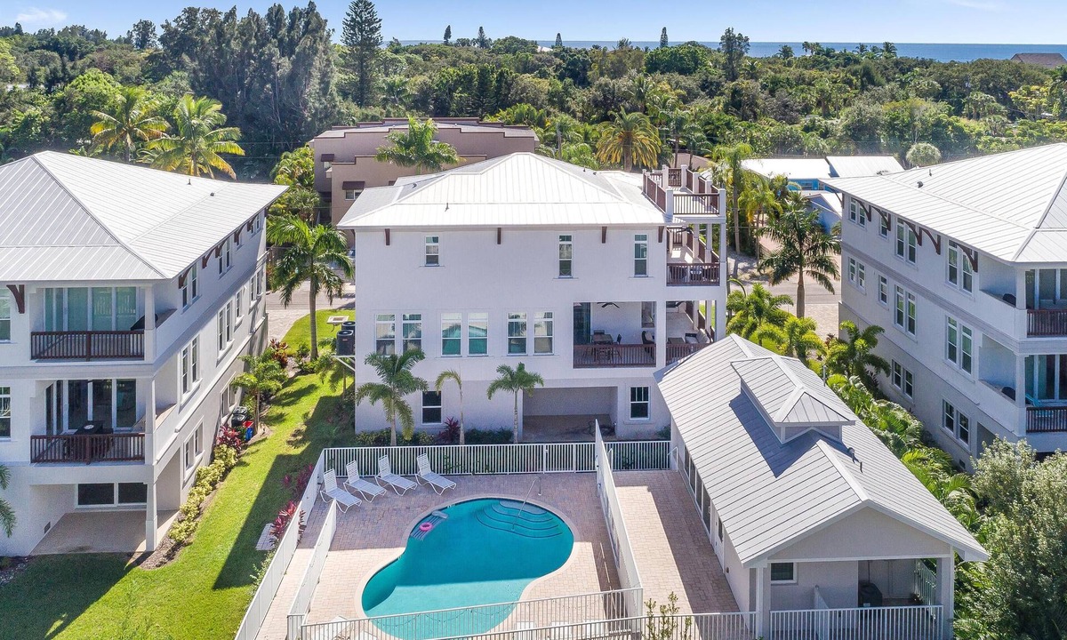 Siesta Key House | Topsail Cottage | Luxury Home on Siesta Key w/Heated Pool & Rooftop View of Gulf, Walk to Beach!