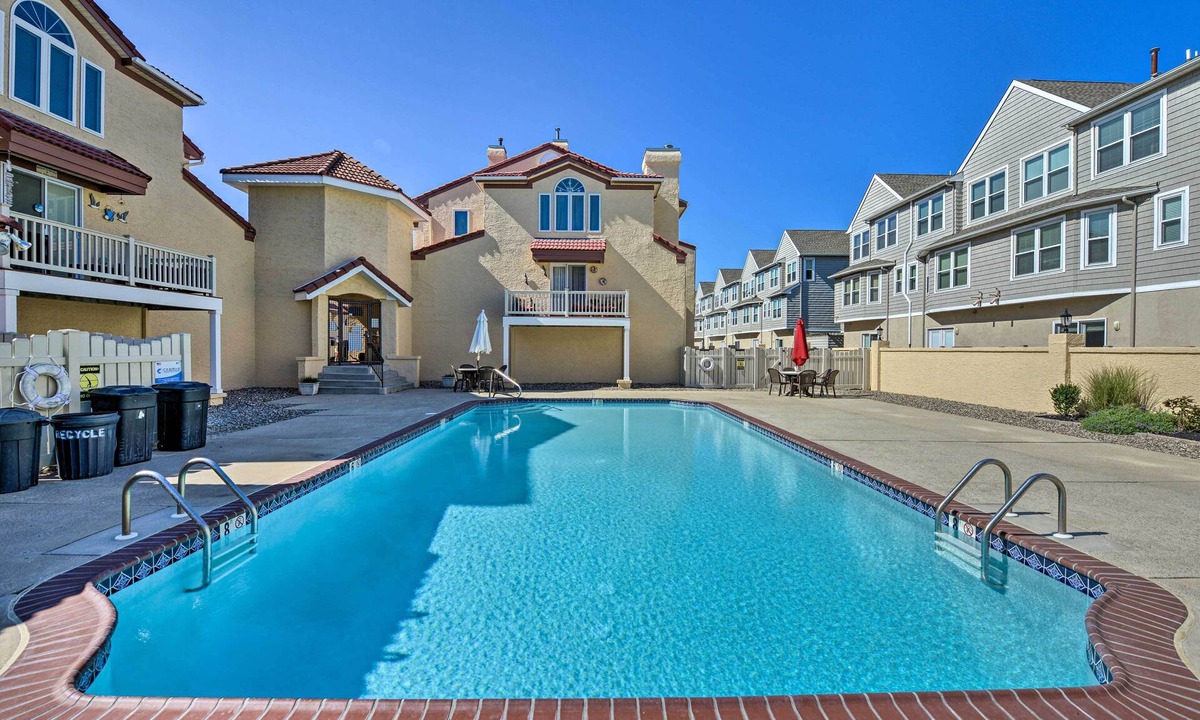 Diamond Beach House | Townhome w/Balcony < 1 Mi to Wildwood Crest BCH!