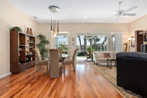 Palmer Ranch House | Tranquil 2BR lakefront home in Palmer Ranch - Marina Sunrise