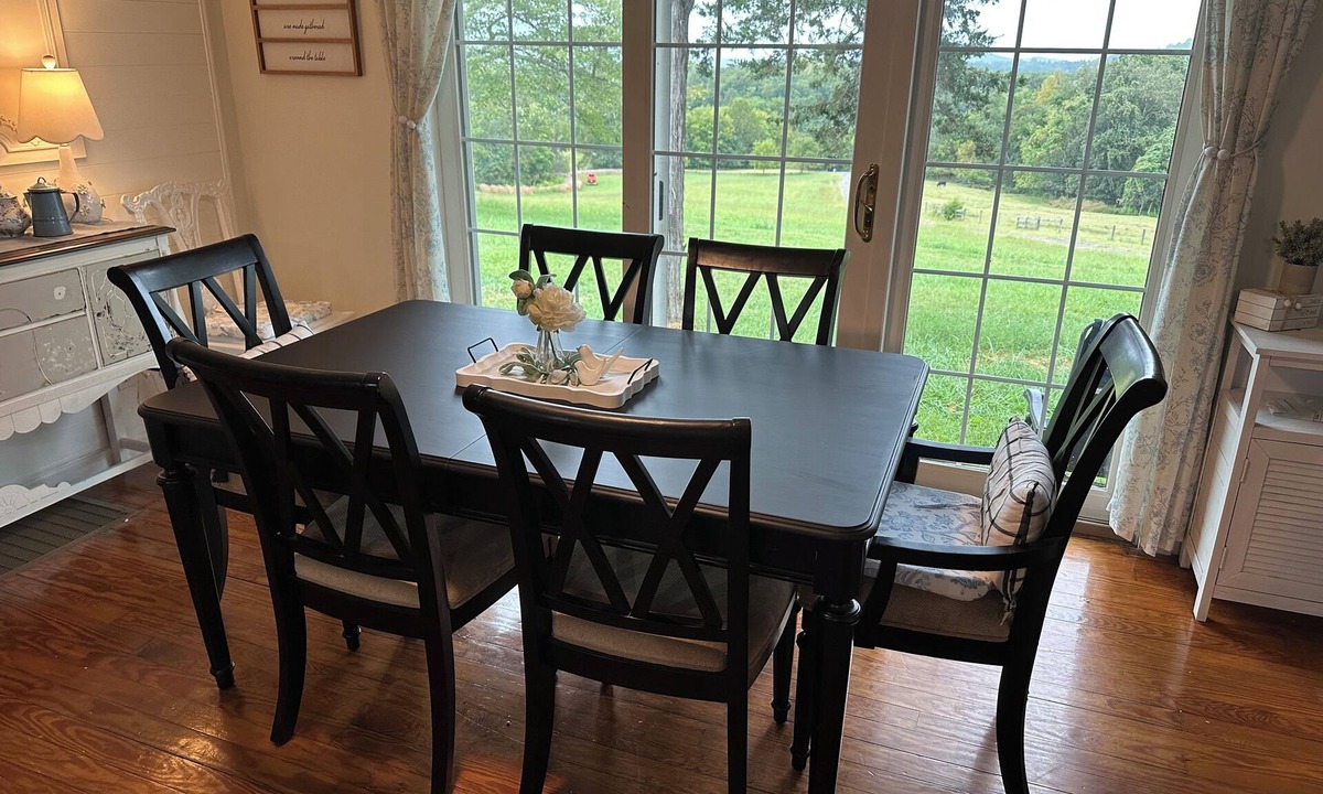 Thaxton House | Tranquil 3-bedroom house perfect for a relaxing stay in Thaxton