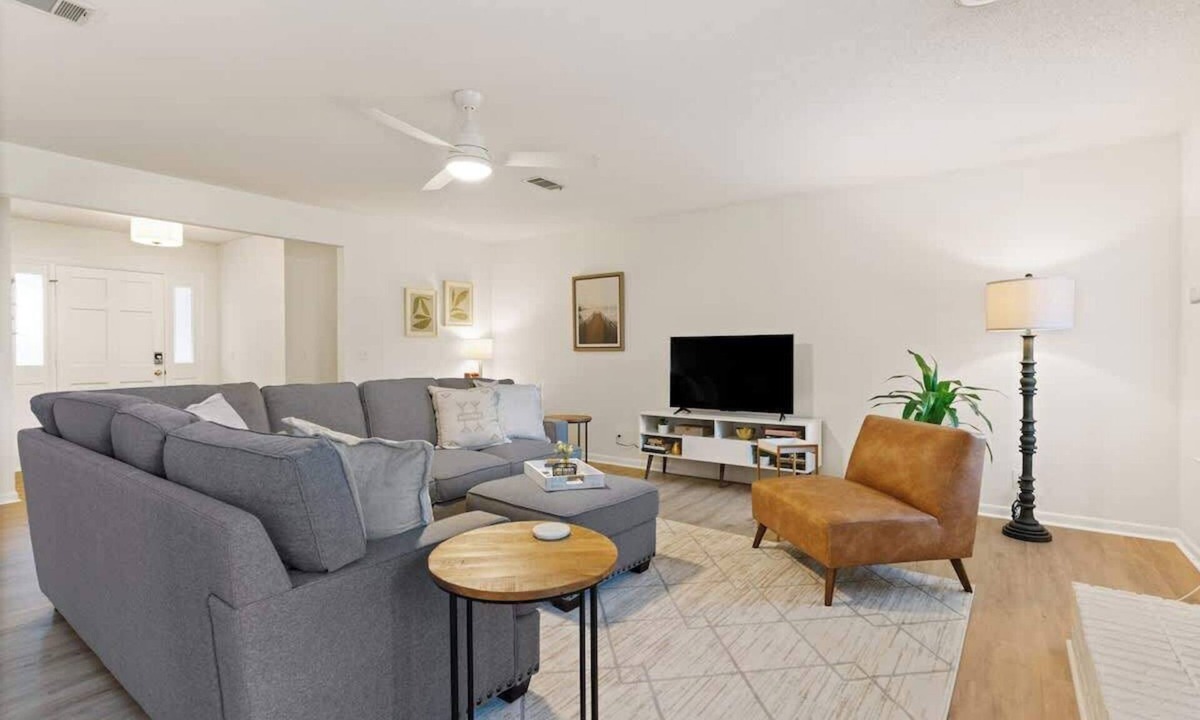 Brunswick House | Tranquil Tides Retreat - Waterfront Community