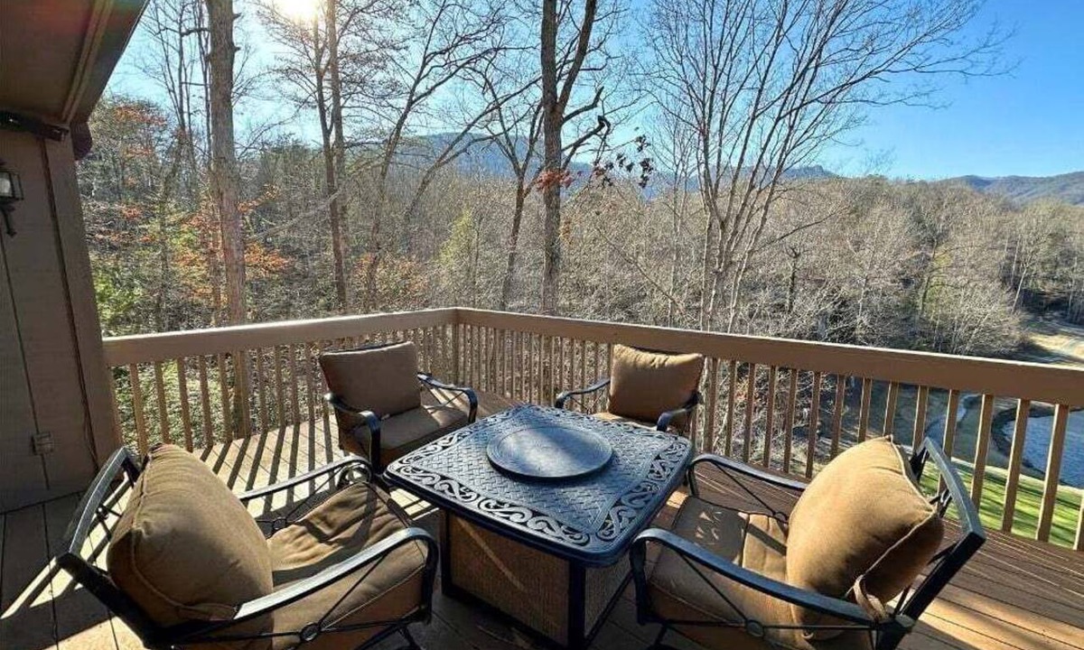 Lake Lure House | Tranquility at Rumbling Bald