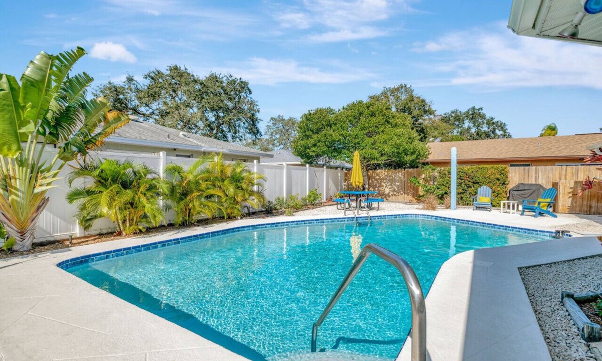 Clearwater House | Travelers Palm HEATED Pool Smart TV's