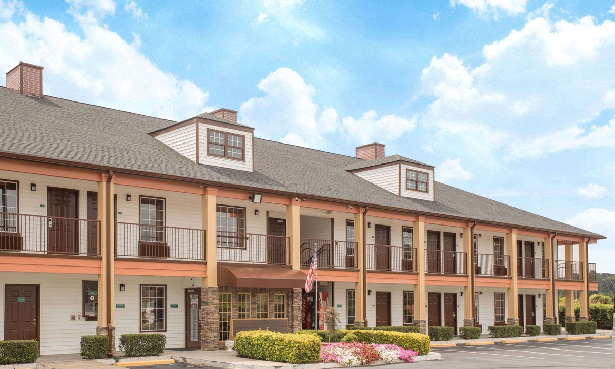 Commerce Hotel | Travelodge by Wyndham Commerce GA Near Tanger Outlets Mall