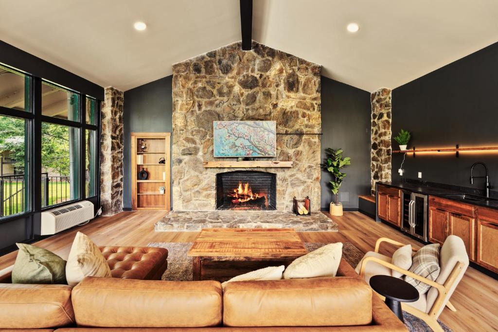 Townsend Hotel | Tremont Lodge & Resort